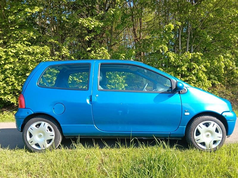 Second-hand Renault Twingo 75 CP (55 kW) 2004 Albastru Hatchback