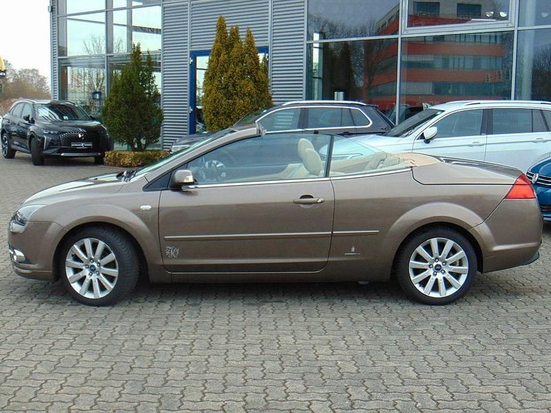 Gebraucht Ford Focus Cabriolet Titanium 145 PS (106 kW) 2008 Braun Cabrio