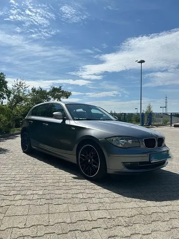 Gebraucht BMW 116 122 PS (89 kW) 2011 Grau Kleinwagen