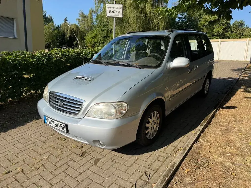 Gebraucht Kia Carnival EX 144 PS (105 kW) 2002 Silber Van / Kleinbus