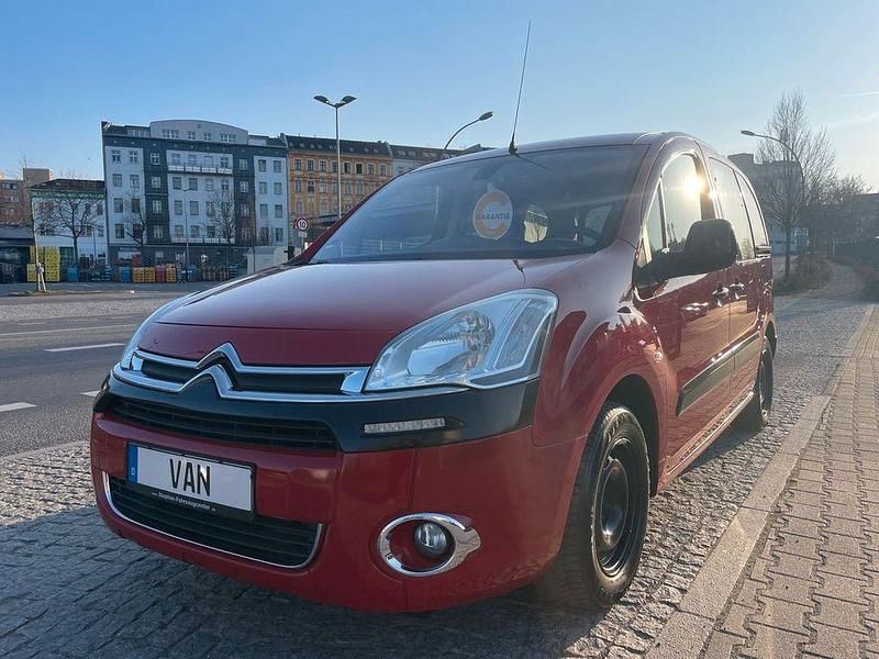 Gebraucht Citroën Berlingo SELECTION 98 PS (72 kW) 2013 Farbe rot ardent/deckende lack Van / Kleinbus
