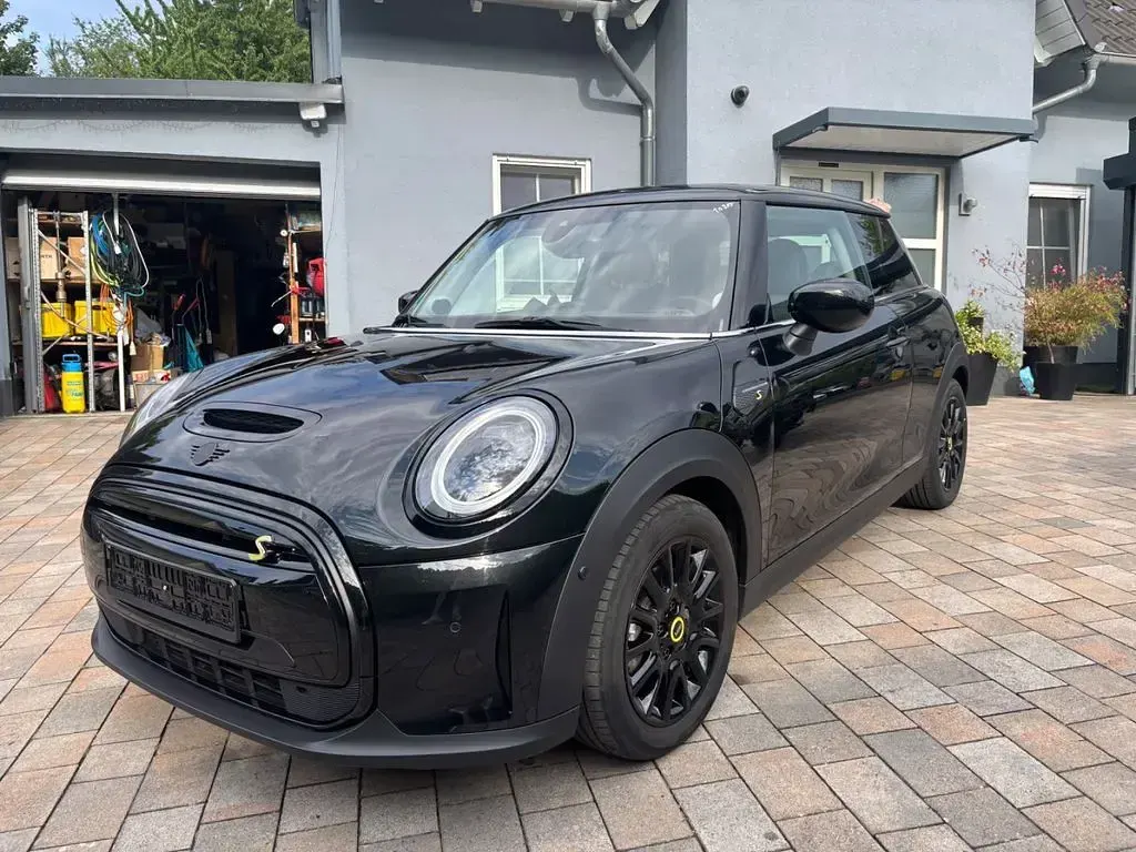 Gebraucht Mini Cooper SE 135 kW (184 PS) 2023 Schwarz Kleinwagen