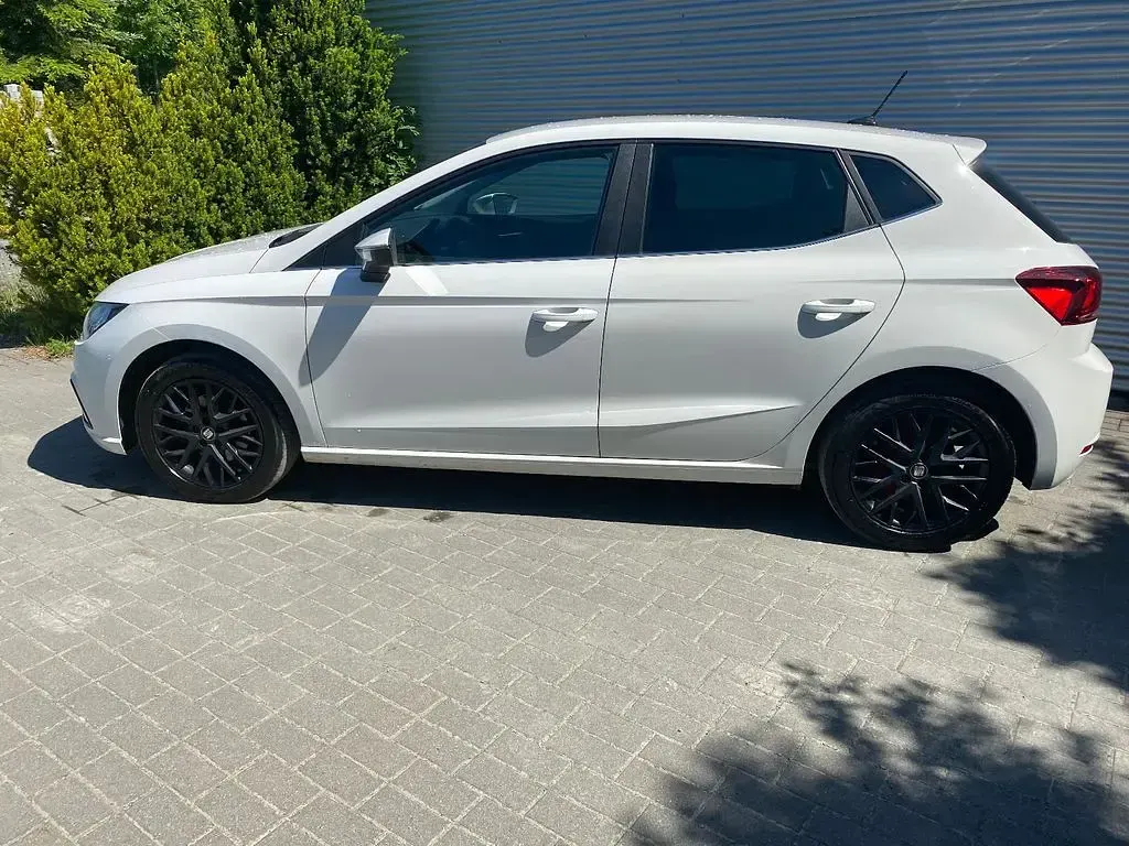Używany Seat Ibiza Style 95 KM (69 kW) 2018 Biały Hatchback