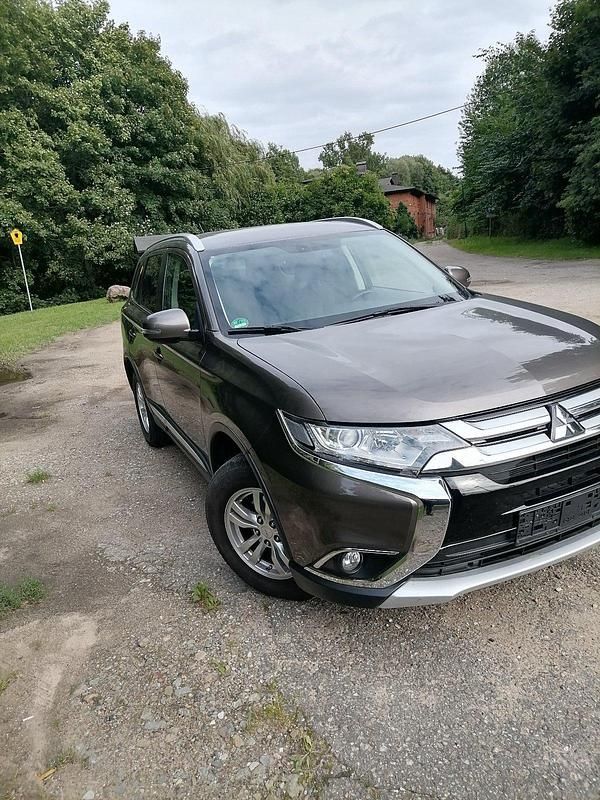 Braun Gebraucht 2017 Mitsubishi Outlander SUV | 16.700 € (Guter Preis) - Bild 1/4