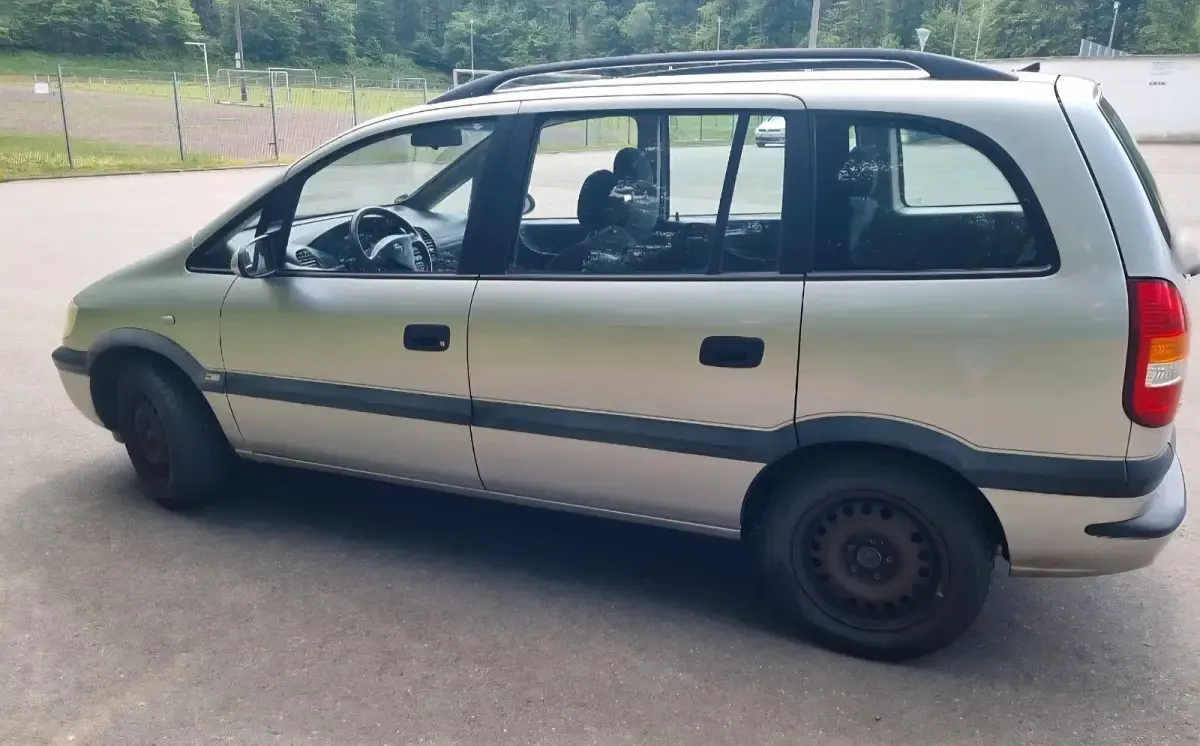 Gebraucht Opel Zafira 125 PS (91 kW) 2000 Silber Van / Kleinbus