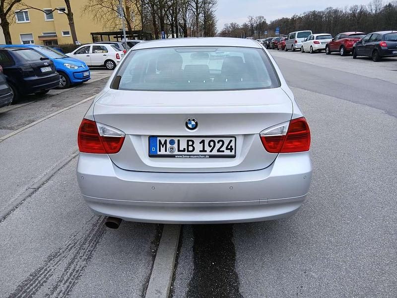 Gebraucht BMW 318 129 PS (94 kW) 2006 Grau Limousine