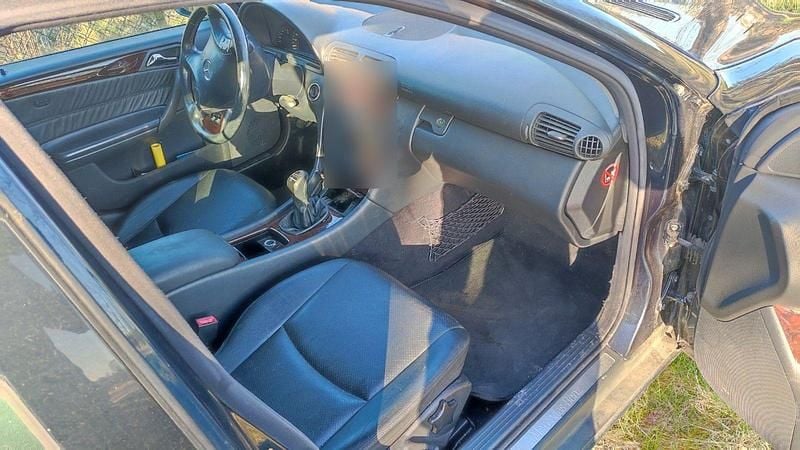 Gebraucht Mercedes C220 Elegance 143 PS (105 kW) 2002 Schwarz Kombi