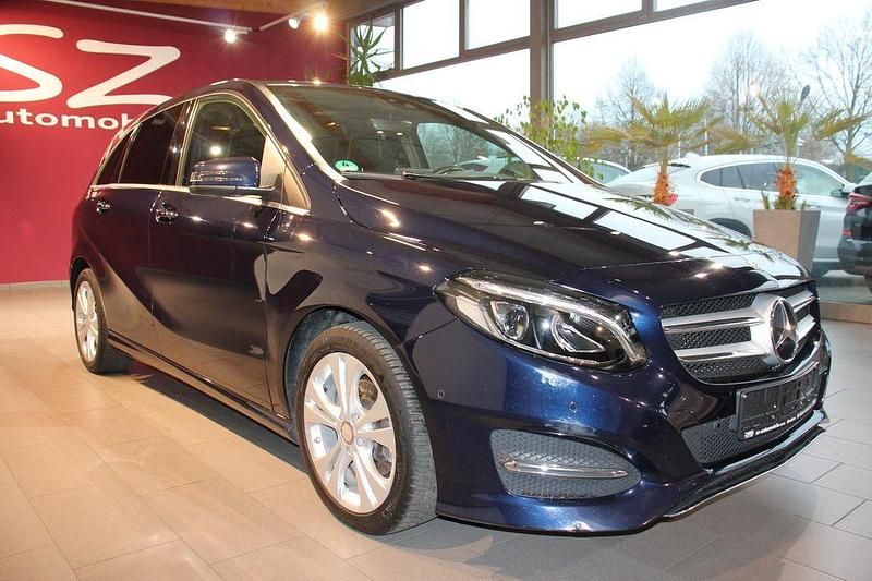 Gebraucht Mercedes B200 156 PS (114 kW) 2017 Cavansitblau Van / Kleinbus