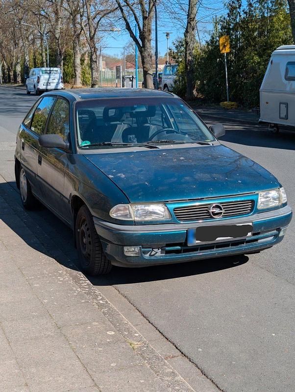 Gebraucht Opel Astra 75 PS (55 kW) 1997 Blau Limousine