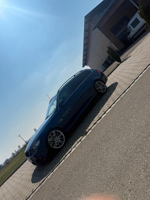 Gebraucht BMW 330 245 PS (180 kW) 2009 Blau Limousine