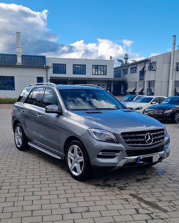 Grau Gebraucht 2014 Mercedes ML250 SUV | 17.400 € (Guter Preis) - Bild 1/4