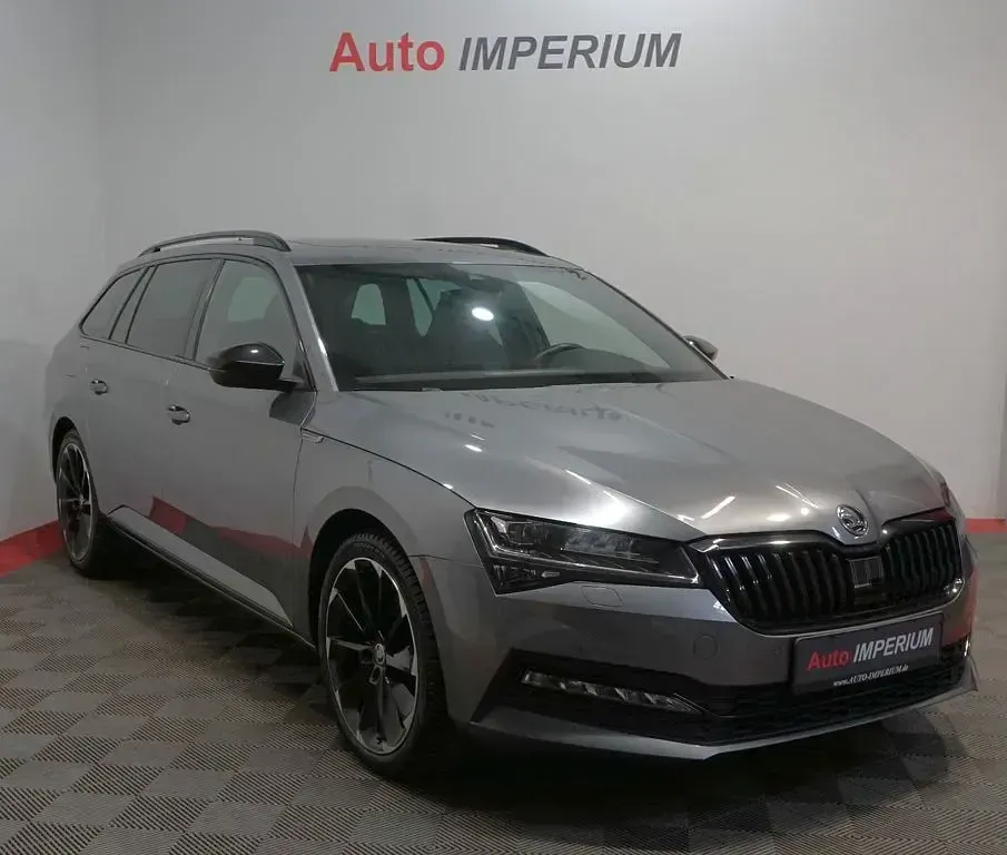 Gebraucht Skoda Superb SportLine 190 PS (139 kW) 2023 Graphite grey Kombi