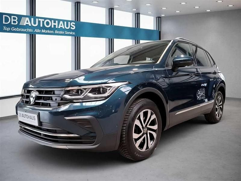 Blau Gebraucht 2023 VW Tiguan Active SUV | 28.450 € (Guter Preis) - Bild 1/4