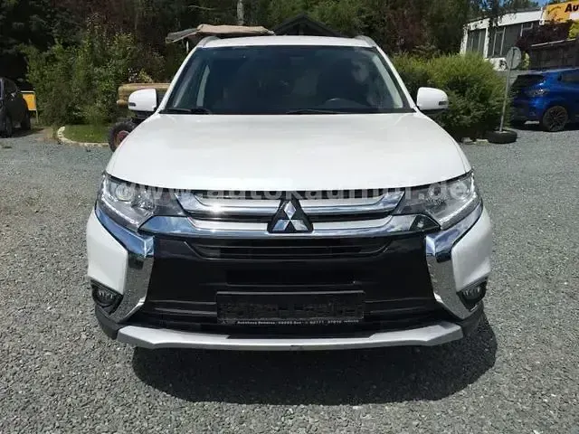 Gebraucht Mitsubishi Outlander Plus 150 PS (110 kW) 2015 Weiß SUV