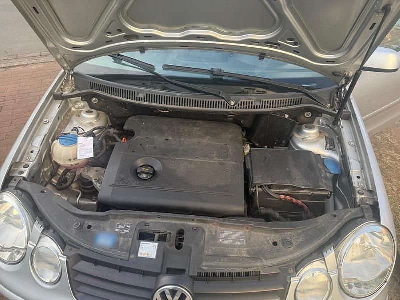 Gebraucht VW Polo 75 PS (55 kW) 2004 Silber Kleinwagen
