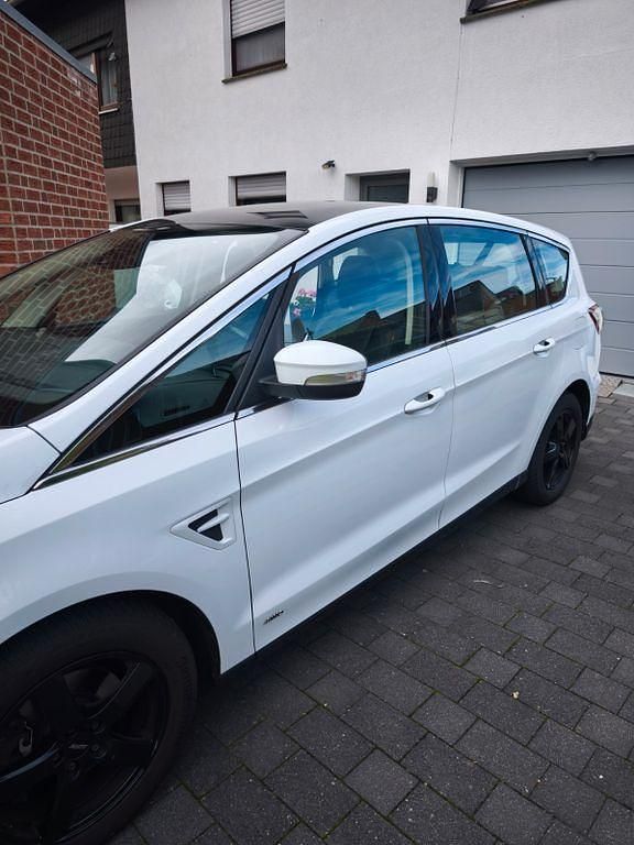 Gebraucht Ford S-MAX Titanium 190 PS (139 kW) 2018 Weiß Van / Kleinbus