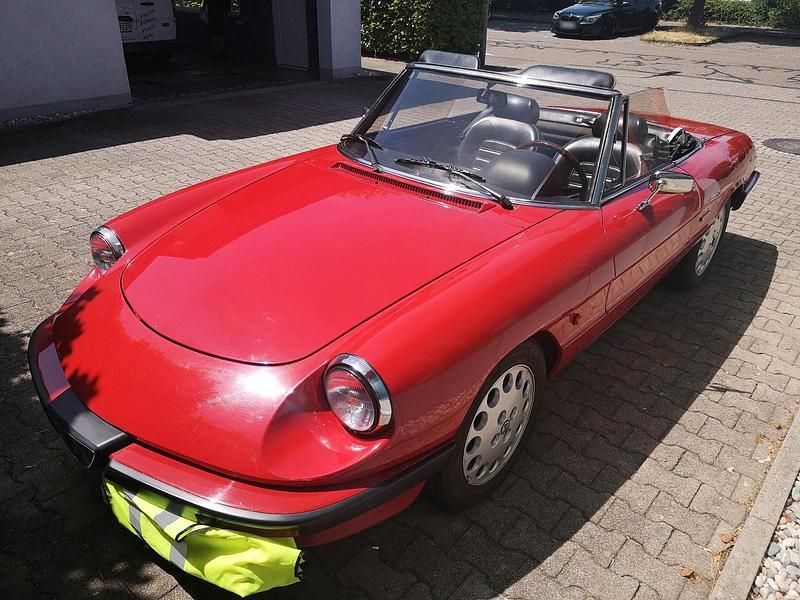 Gebraucht Alfa Romeo Spider 115 PS (84 kW) 1987 Rot Cabrio