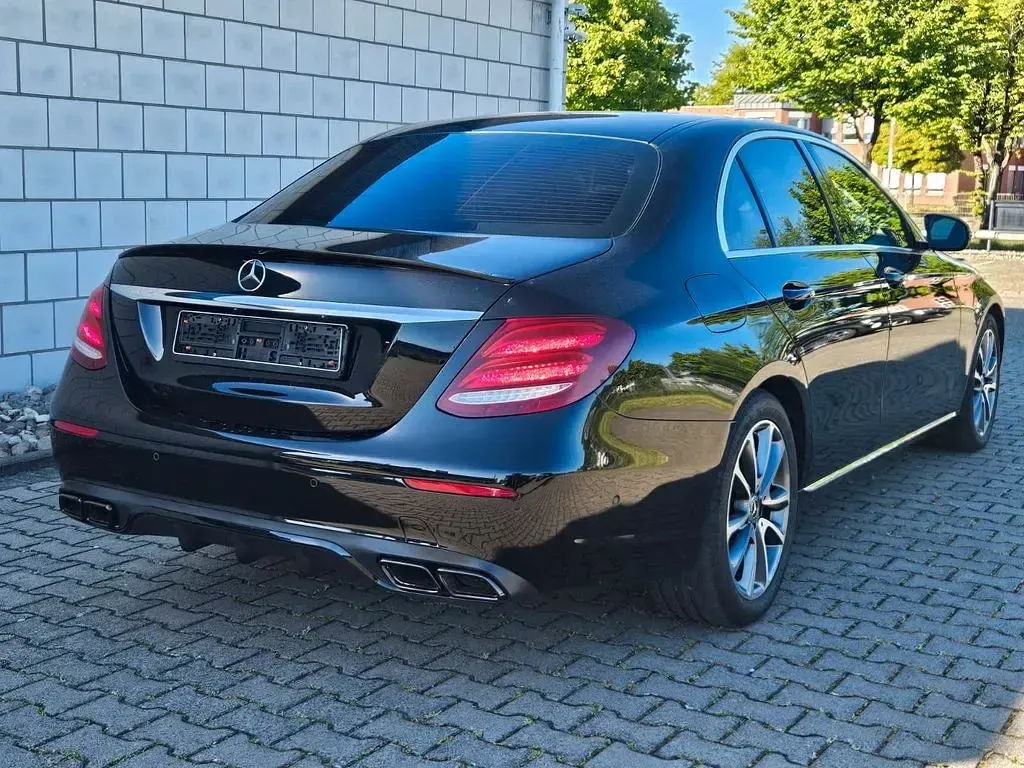 Gebraucht Mercedes E250 211 PS (155 kW) 2018 Schwarz Limousine