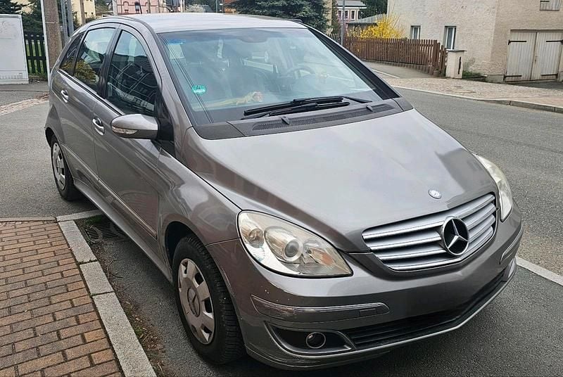 Gebraucht Mercedes B150 95 PS (69 kW) 2008 Beige Van / Kleinbus