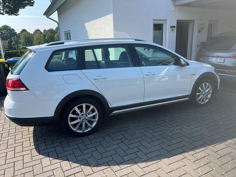 Weiß Gebraucht 2017 VW Golf Alltrack Kombi | 17.500 € (Fairer Preis) - Bild 1/4