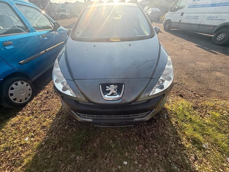 Gebraucht Peugeot 308 90 PS (66 kW) 2010 Grau Kleinwagen