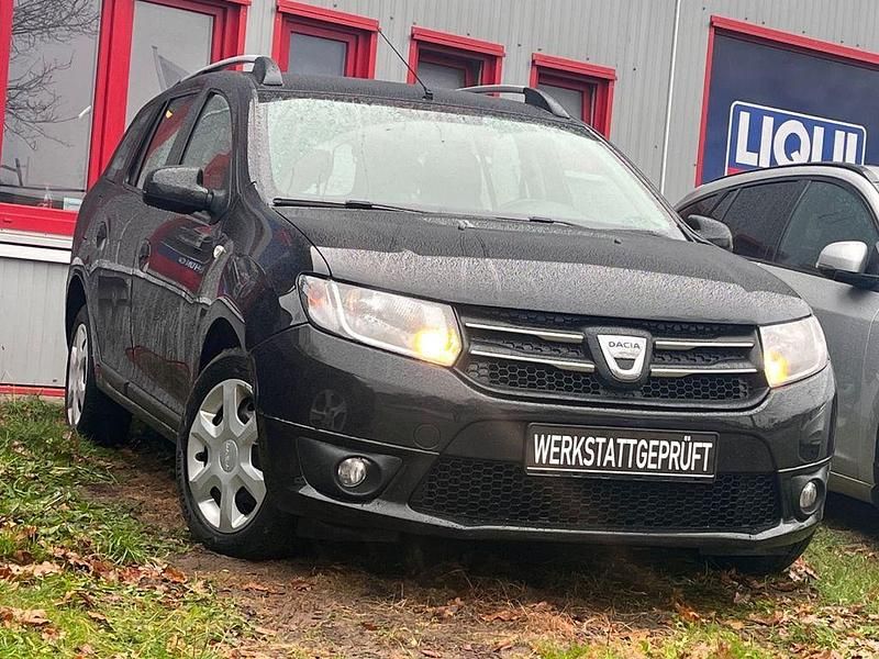 Schwarz Gebraucht 2015 Dacia Logan MCV Lauréate Kombi | 7.499 € (Etwas zu teuer) - Bild 1/4