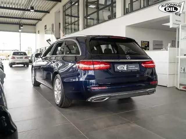 Gebraucht Mercedes E220 AMG line 194 PS (142 kW) 2018 Blau (cavansitblau) Kombi