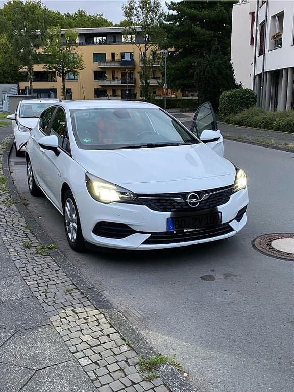 Weiß Gebraucht 2019 Opel Astra Elegance Limousine | 9.499 € (Superpreis) - Bild 1/4