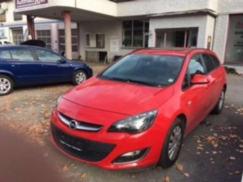 Gebraucht Opel Astra Innovation 140 PS (102 kW) 2013 Rot Kombi