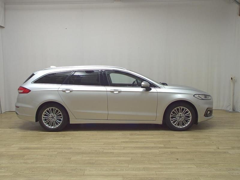 Silber Gebraucht 2022 Ford Mondeo Titanium Limousine | 13.480 € (Fairer Preis) - Bild 1/4