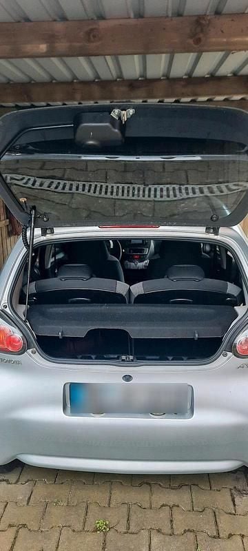 Gebraucht Toyota Aygo 68 PS (50 kW) 2013 Weiß Kleinwagen