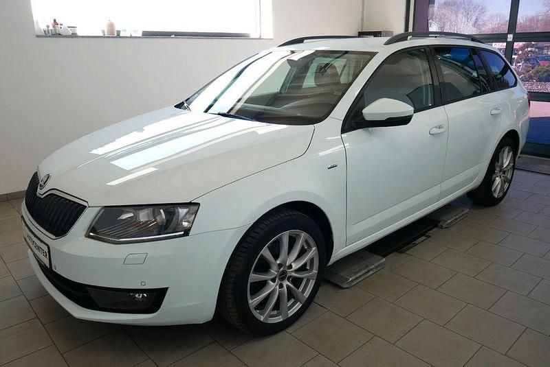Gebraucht Skoda Octavia Ambition 150 PS (110 kW) 2016 Weiß Kleinwagen