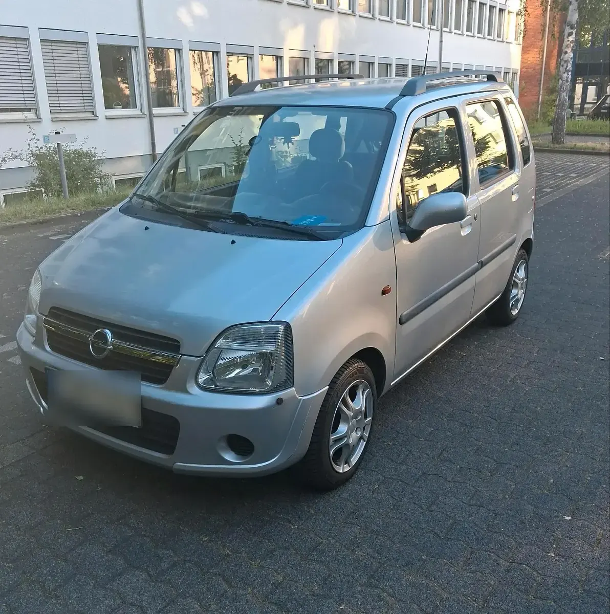Używany Opel Agila 67 KM (49 kW) 2005 Srebrny Minivan