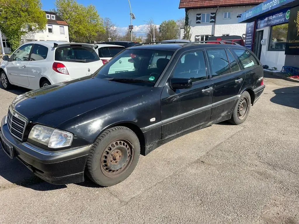 Second-hand Mercedes C200 Elegance 163 CP (119 kW) 2000 Negru Berlinǎ
