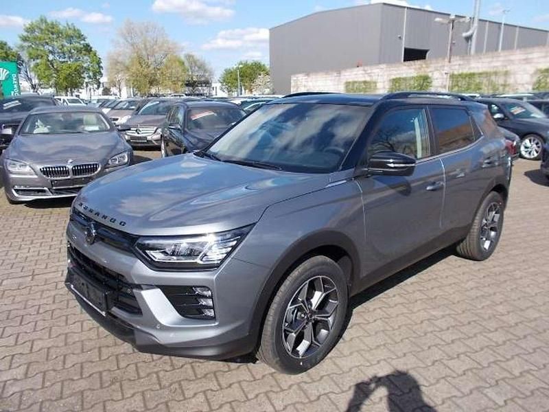 Grau Neu 2025 Ssangyong (KGM) Korando SUV | 31.690 € - Bild 1/4