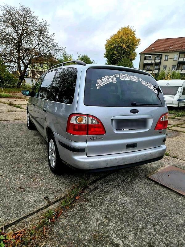Silber Gebraucht 2005 Ford Galaxy Van / Kleinbus | 2.950 € (Etwas zu teuer) - Bild 1/4