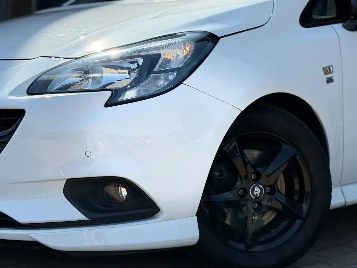 Gebraucht Opel Corsa Color Edition 101 PS (74 kW) 2018 Weiß Kleinwagen