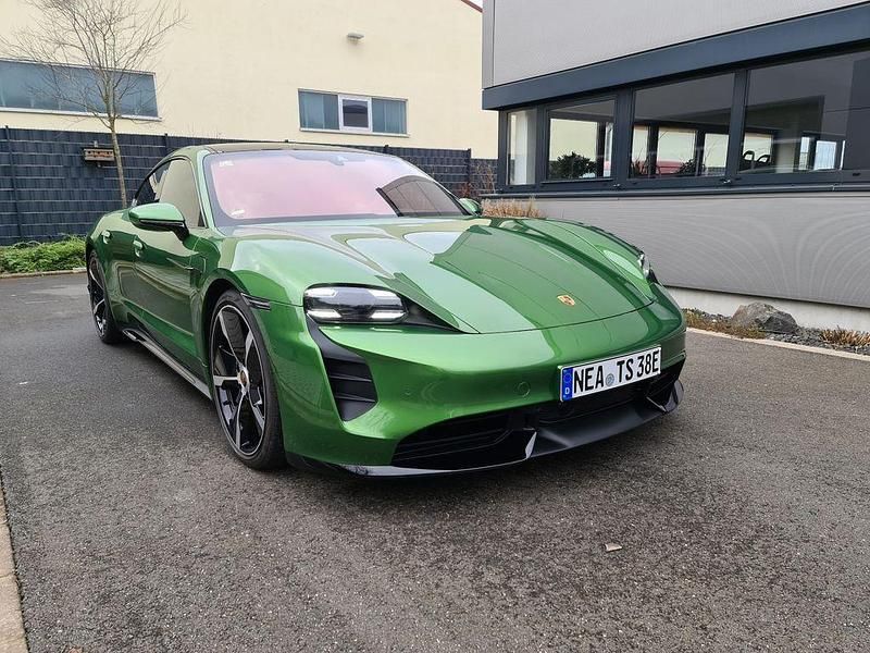 Grün Gebraucht 2020 Porsche Taycan Turbo Limousine | 81.000 € (Guter Preis) - Bild 1/4