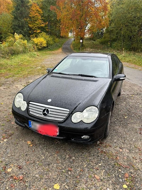 Schwarz Gebraucht 2004 Mercedes C200 Coupé | 950 € (Superpreis) - Bild 1/4
