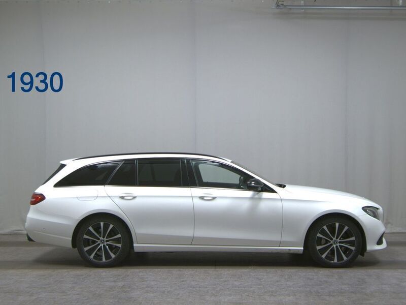 Weiss Gebraucht 2019 Mercedes E350 Night Kombi | 19.980 € - Bild 1/2