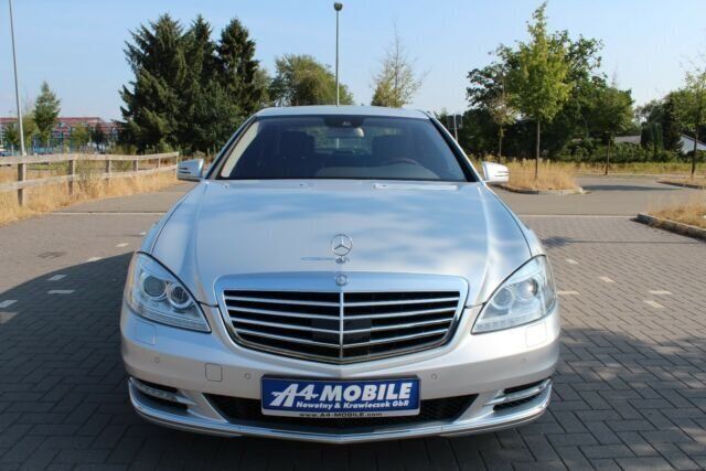 Silber metallic Gebraucht 2011 Mercedes S500 Limousine | 23.499 € (Etwas zu teuer) - Bild 1/4