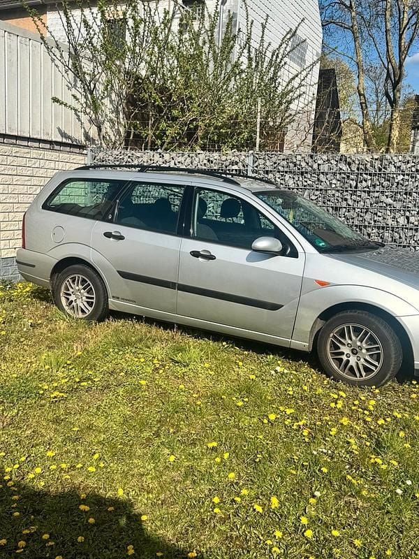 Gebraucht Ford Focus 115 PS (84 kW) 1999 Silber Kombi