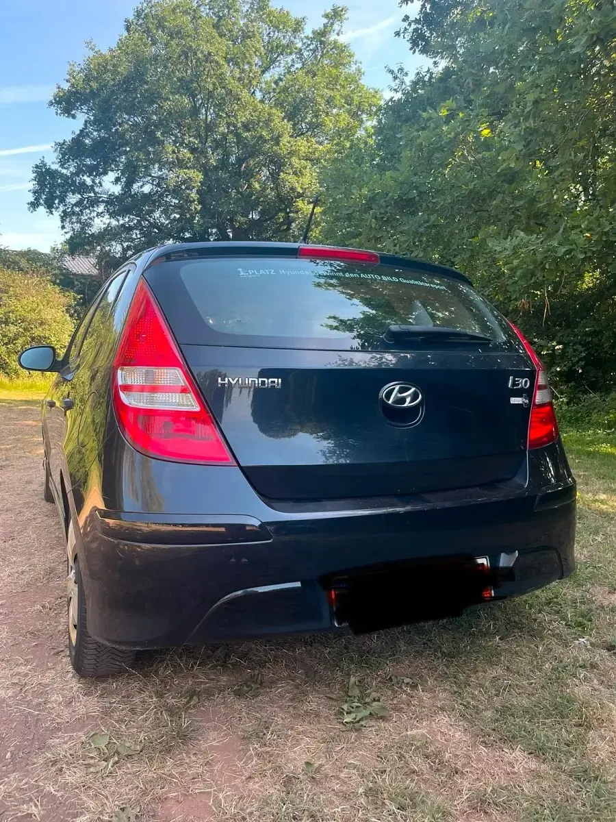 Gebraucht Hyundai i30 109 PS (80 kW) 2011 Schwarz Limousine