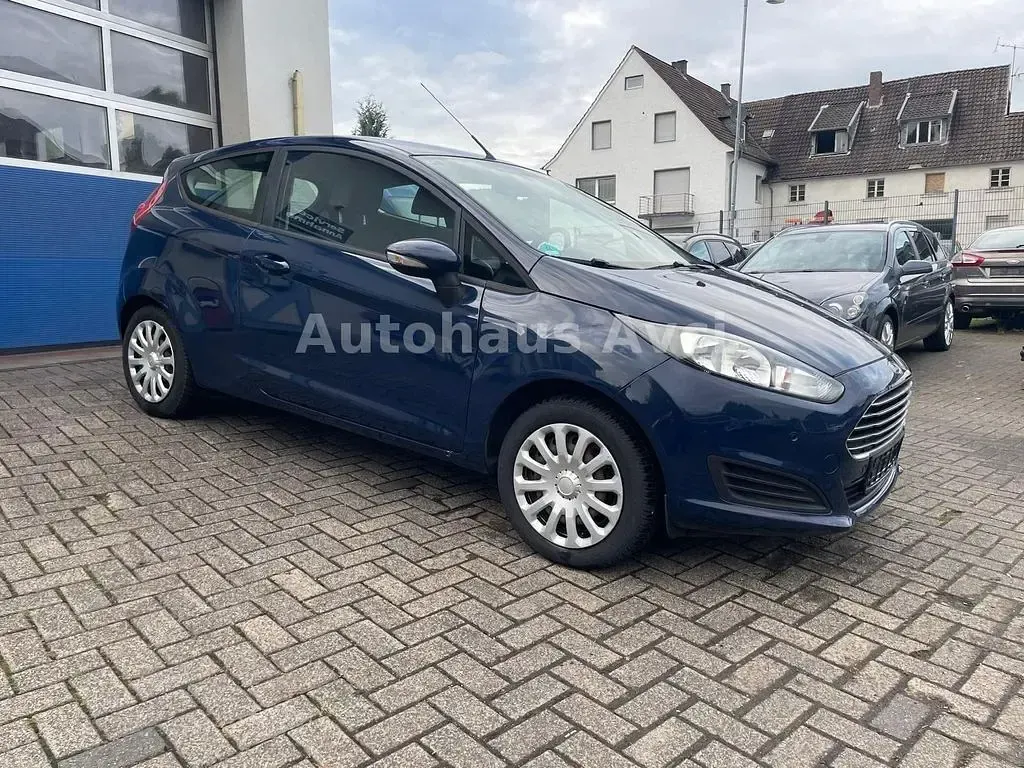 Gebraucht Ford Fiesta Trend 60 PS (44 kW) 2014 Blau Kleinwagen