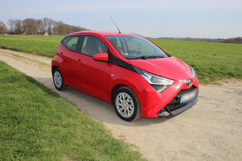 Gebraucht Toyota Aygo 72 PS (52 kW) 2019 Rot Kleinwagen