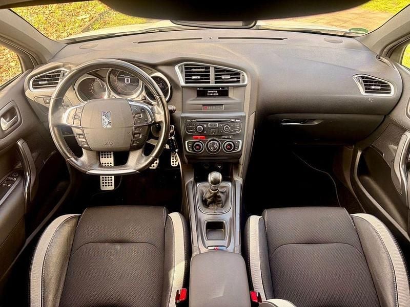 Gebraucht Citroën DS4 So Chic 120 PS (88 kW) 2012 Weiß Kleinwagen