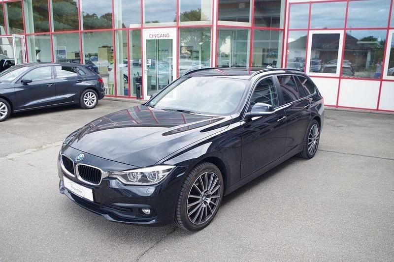Saphirschwarz metallic Gebraucht 2019 BMW 320 Advantage Kombi | 14.990 € (Superpreis) - Bild 1/4