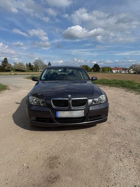 Gebraucht BMW 320 170 PS (125 kW) 2008 Grau Limousine