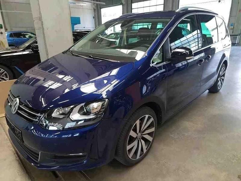 Blau Gebraucht 2022 VW Sharan Active Van / Kleinbus | 38.400 € (Teuer) - Bild 1/3