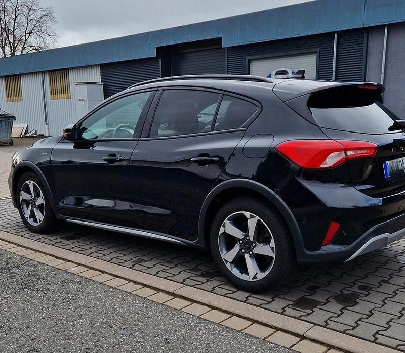 Gebraucht Ford Focus Active 150 PS (110 kW) 2020 Schwarz Limousine